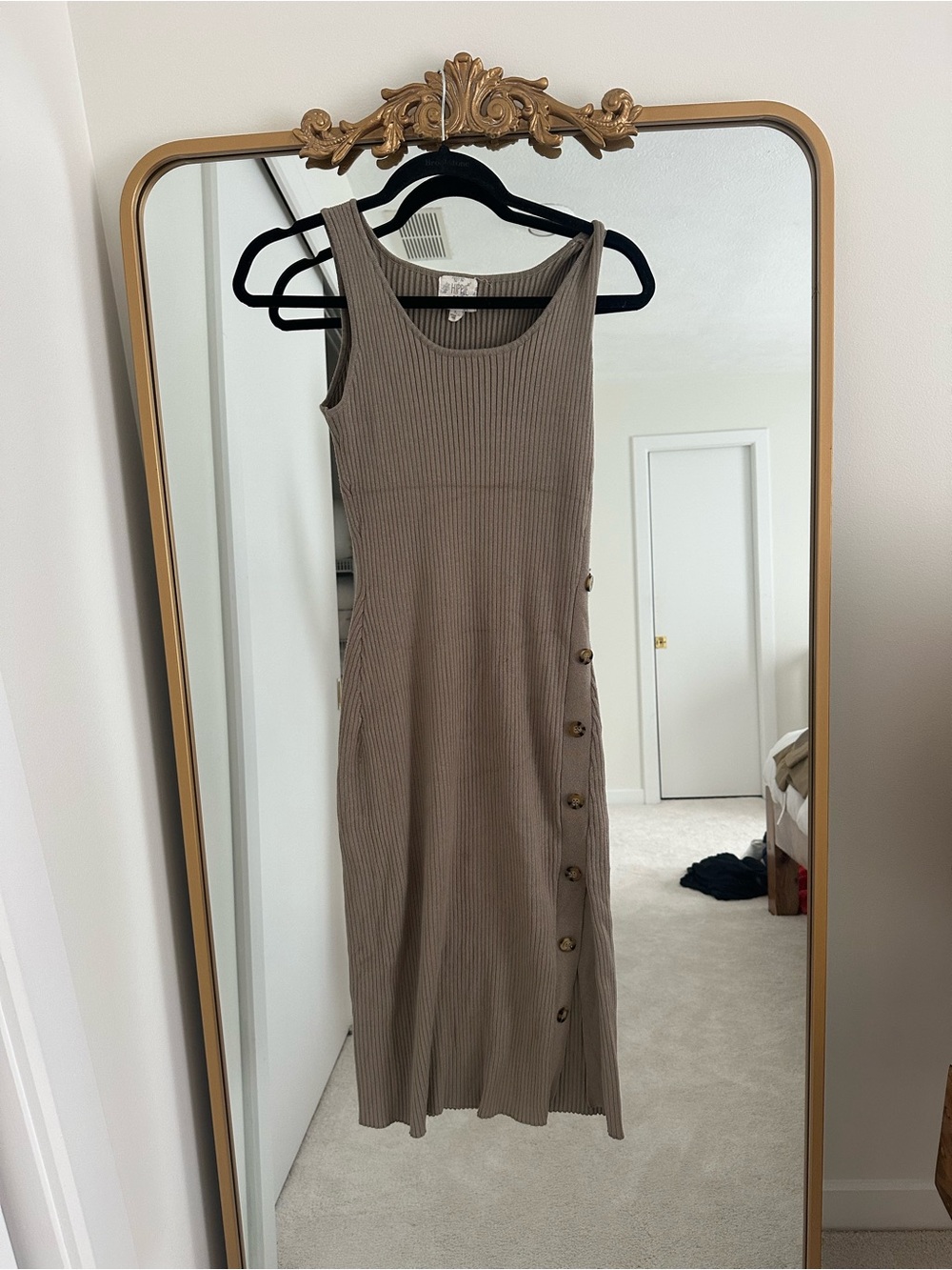 Sleeveless Ribbed Midi Dress with Side Buttons